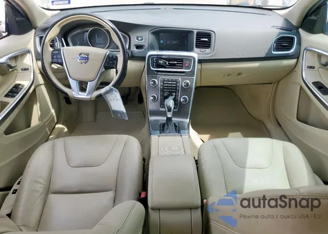 2015 Volvo S60 Premier z USA, uszkodzony, nr VIN YV140MFK8F1343783